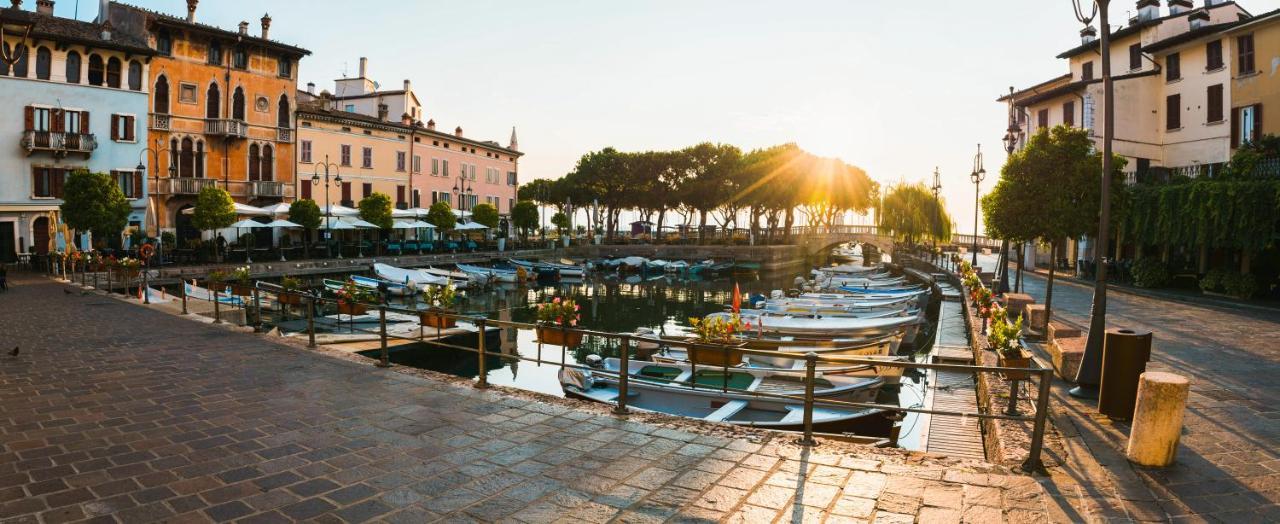 Charming Attic Apartment With Balcony & Swimming Pool Desenzano del Garda Extérieur photo