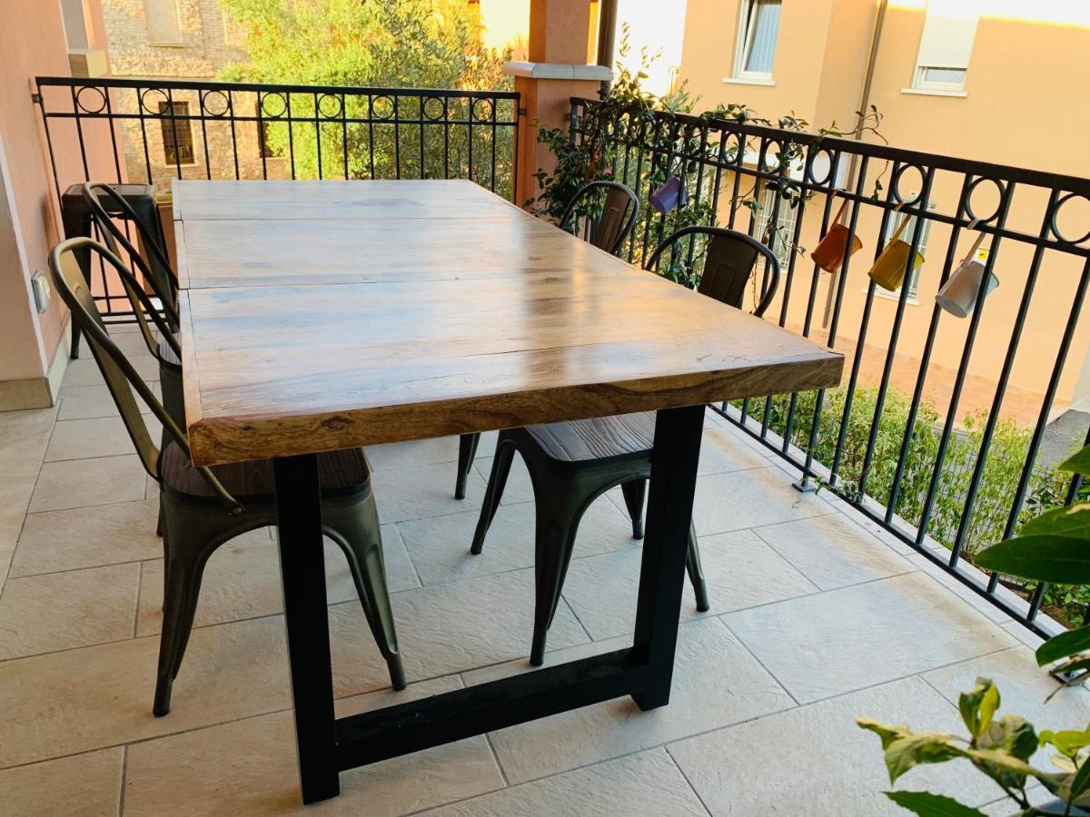Charming Attic Apartment With Balcony & Swimming Pool Desenzano del Garda Extérieur photo