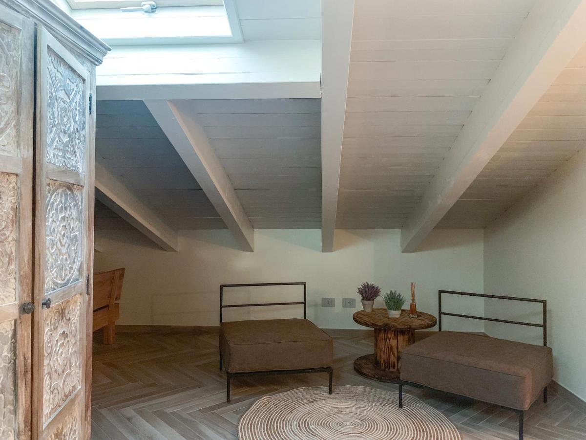 Charming Attic Apartment With Balcony & Swimming Pool Desenzano del Garda Extérieur photo