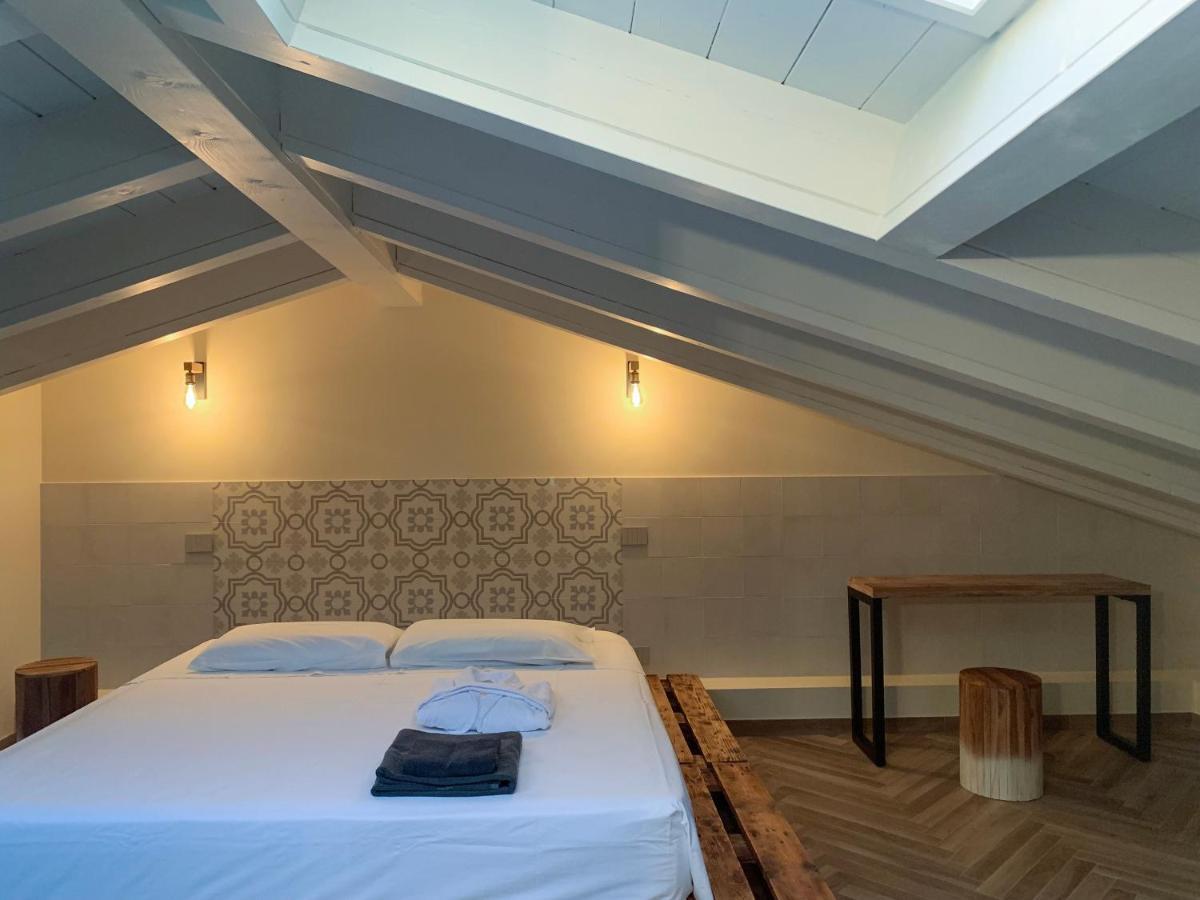 Charming Attic Apartment With Balcony & Swimming Pool Desenzano del Garda Extérieur photo